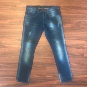 21 Men Distressed Skinny Jeans